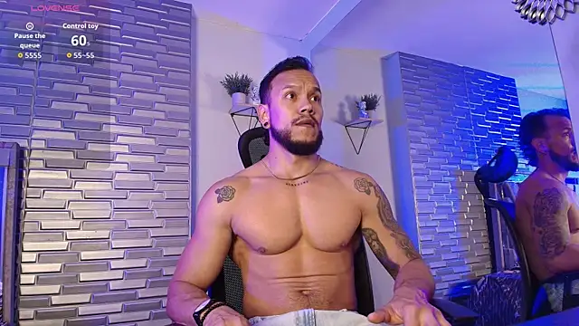 ARON TAYLER01 online show from March 24, 10:20 am