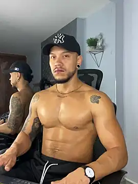 ARON TAYLER01 online show from February 2, 12:35 pm