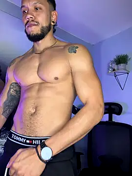 ARON TAYLER01 online show from December 3, 10:43 am