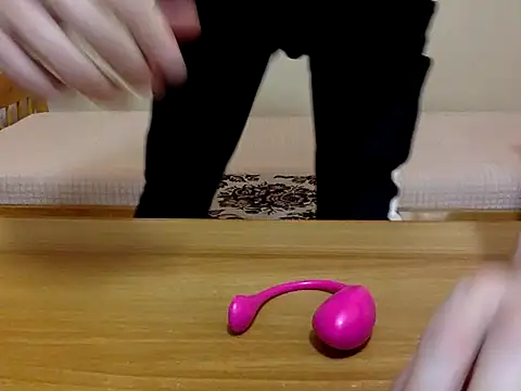 Snapshot of HandsomeAlfie chatting on October 6, 3:33 am HandsomeAlfie online show from October 6, 3:33 am