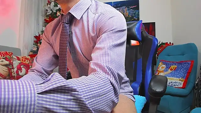 LiamCossio  online show from December 12, 1:43 am