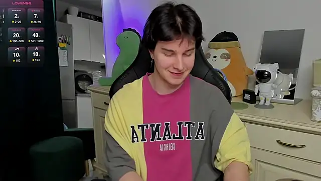 Vincent Strong online show from April 10, 1:18 pm