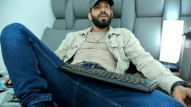 Thiagogomez online show from March 7, 7:33 pm