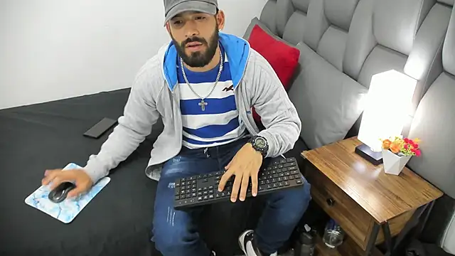 Thiagogomez online show from March 9, 7:19 pm