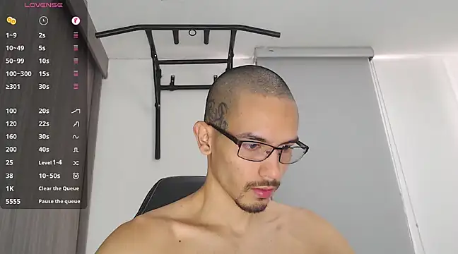 russthiago online show from February 10, 1:11 pm