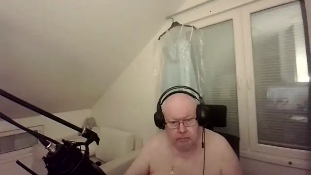 ScrawnyFire online show from January 14, 5:01 am