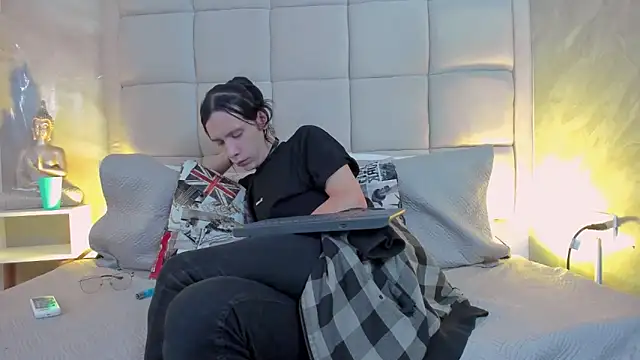 Hecatee 77 online show from October 31, 8:12 pm