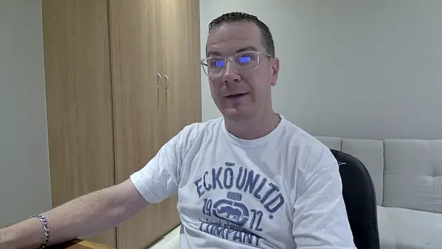 BrettJ81 online show from February 28, 2:16 pm