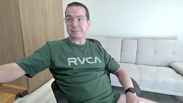 BrettJ81 online show from April 18, 1:34 pm