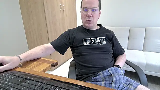 BrettJ81 online show from October 24, 11:01 am