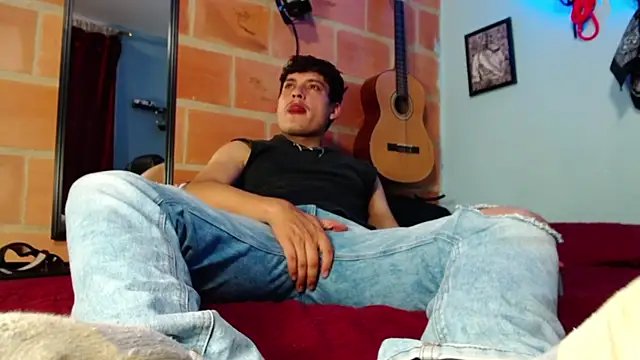 dom2travelersss online show from April 19, 10:34 pm