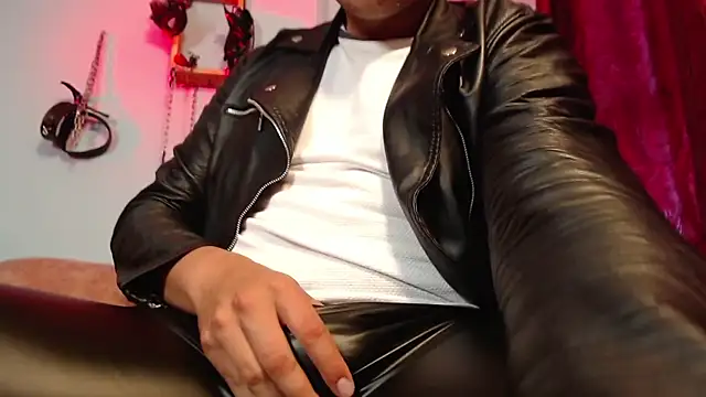 dom2travelersss online show from November 4, 2:40 pm